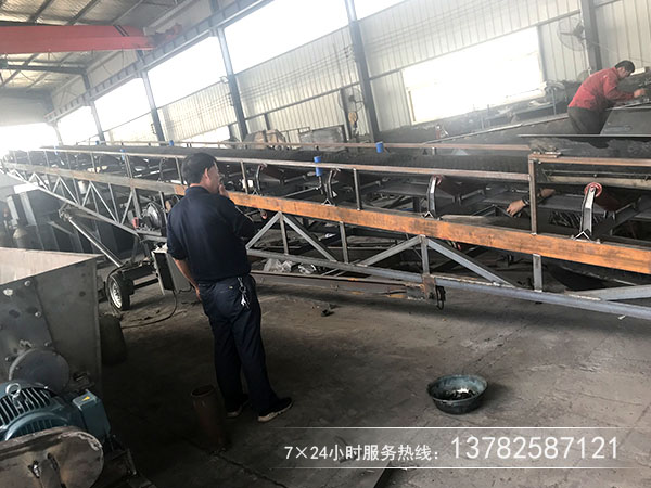 移動(dòng)皮帶機(jī)選擇什么樣的張緊裝置好用！